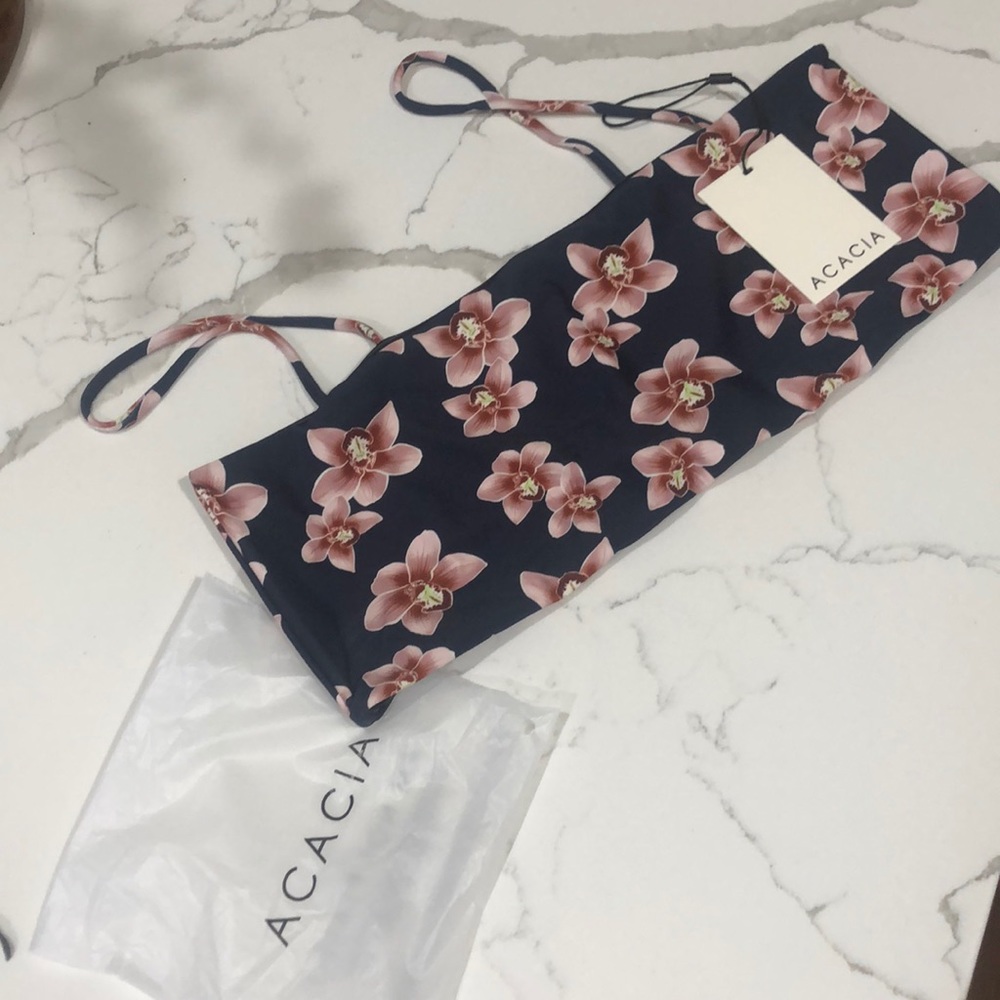 Acacia Rhodes Top is Isle